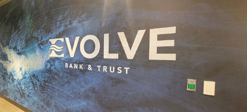 Evolve Bank & Trust 遭受网络攻击及数据泄露#Evolve #消息2024 年 5 月下旬，Evolve Bank & Trust 发现其部分系统无法正常运行，最初以为是硬件故障，之后发现是系统被攻击
