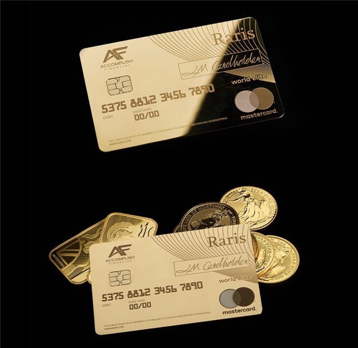 👉🏿 这张卡由英国皇家铸币局(Royal Mint)与万事达(Mastercard)以及电子支付技术公司共同研发，每张卡售价18750欧元，约合人民币16.8万元，定制或特别设计的话价格会更高